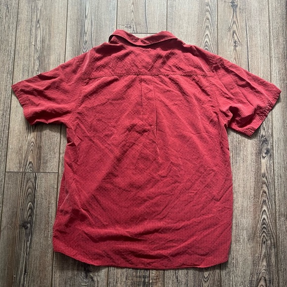 Columbia Men’s Shirt Size L Omni-Shade Red Short Sleeve Button Front - Picture 2 of 10